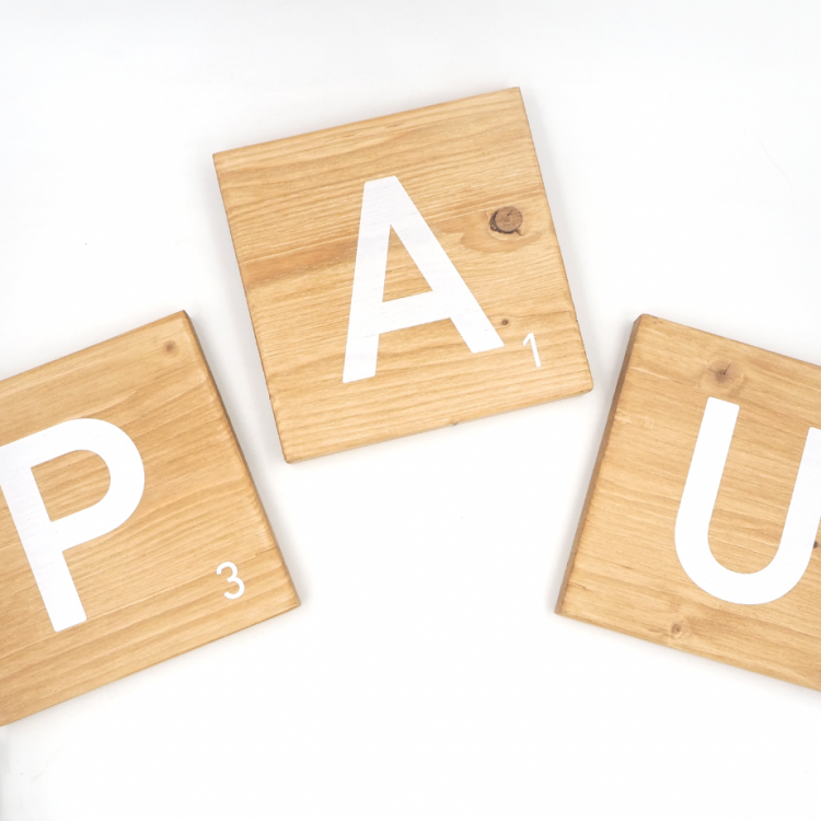 Letras scrabble de madera para la pared