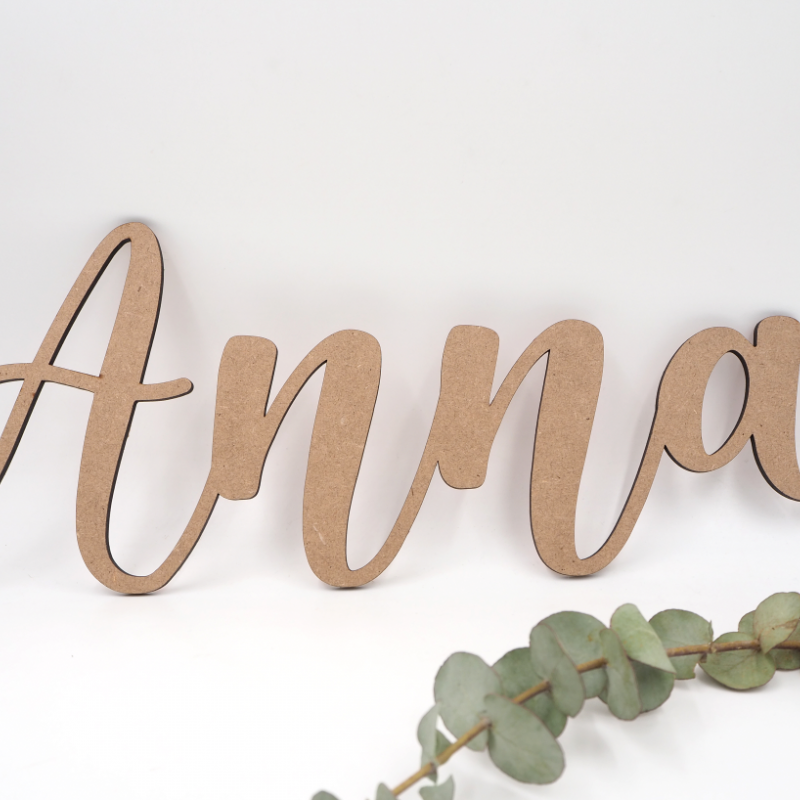 Nombres de madera para colgar en la pared