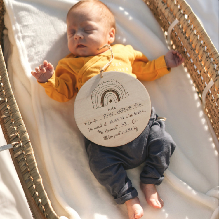 Círculo de madera nacimiento bebé